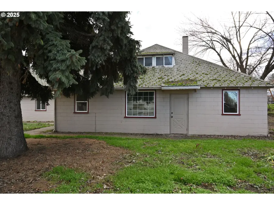 115 N Water St, Weston, OR 97886 - Image #2