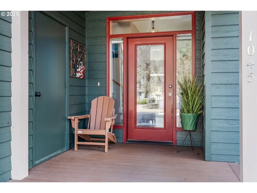 1045 Golden Pheasant Dr, Redmond, OR 97756 - #3