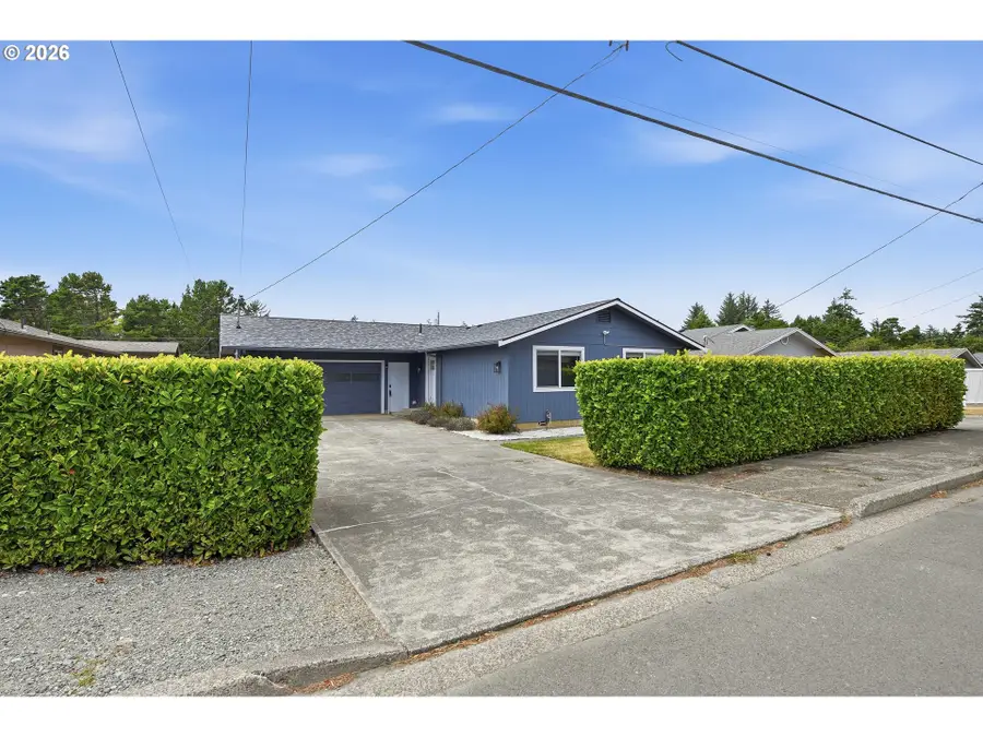 1110 Fenwick St, Coos Bay, OR 97420 - #2
