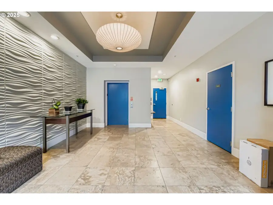 618 NW 12th Ave #404, Portland, OR 97209 - Image #2