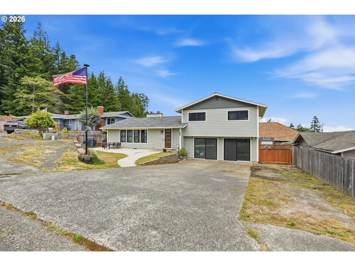 2220 Maine Ct, North Bend, OR 97459 - #1