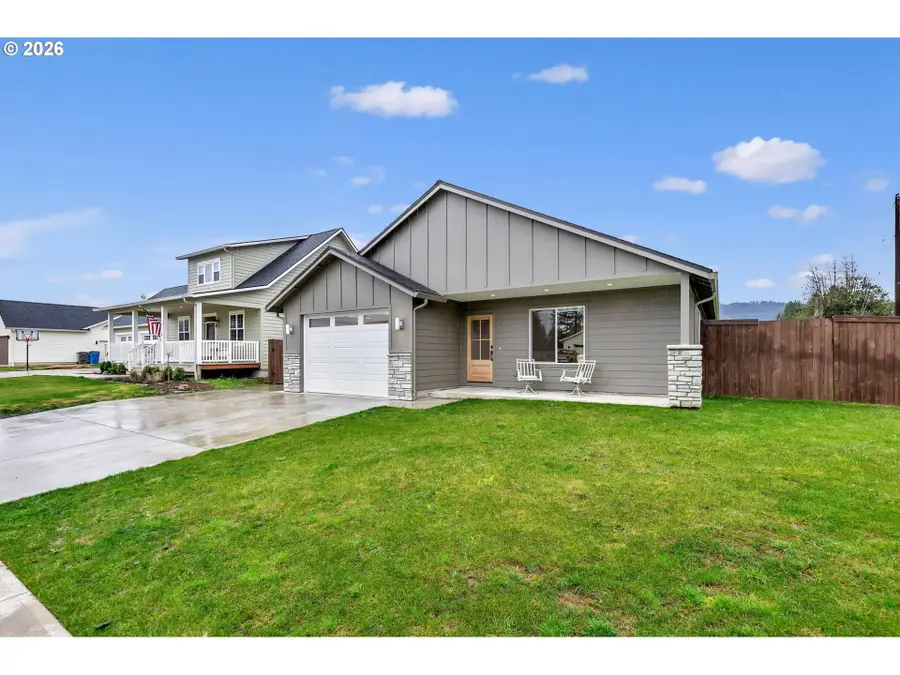 211 W Oak St, Yacolt, WA 98675 - #3