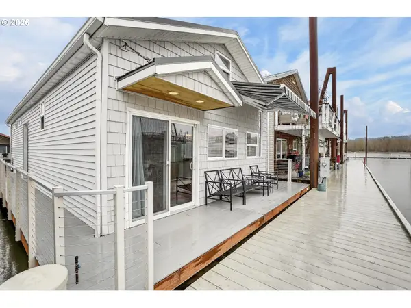 19609 NE Marine Dr #D5, Portland, OR 97230