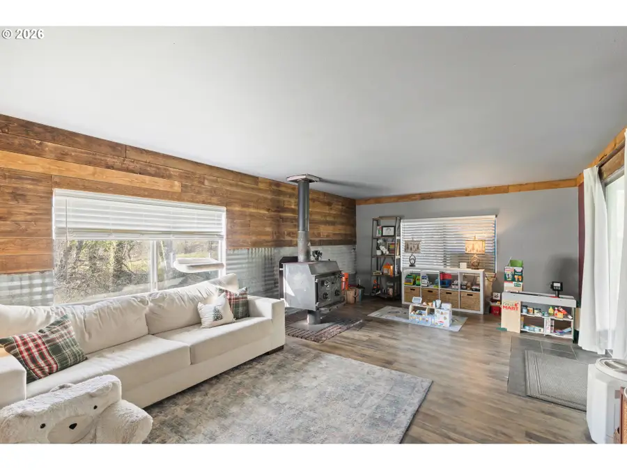 3197 Bilger Creek Rd, Myrtle Creek Riddle, OR 97457 - #2