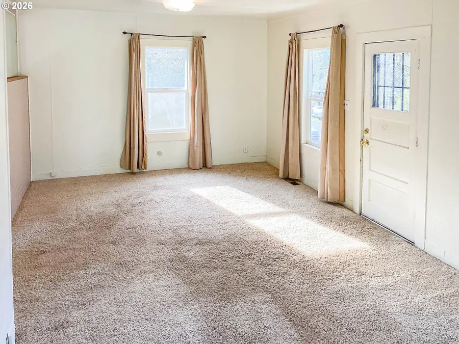 1747 SE Kane St, Roseburg, OR 97470 - #2