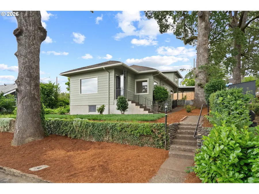 914 Van Buren St, Oregon City, OR 97045 - #2
