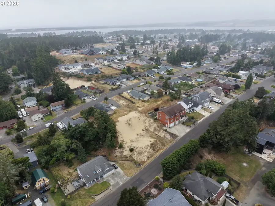 00 Ash St, North Bend, OR 97459 - #3