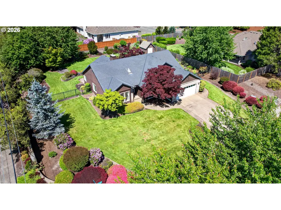 211 NW West Hills Dr, McMinnville, OR 97128 - #2