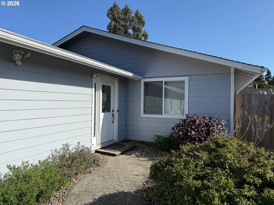 2164 24th St, Florence, OR 97439 - #3