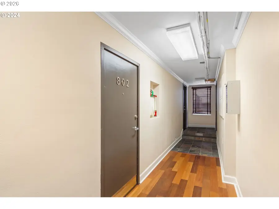 1205 SW Cardinell Dr #802, Portland, OR 97201 - #3