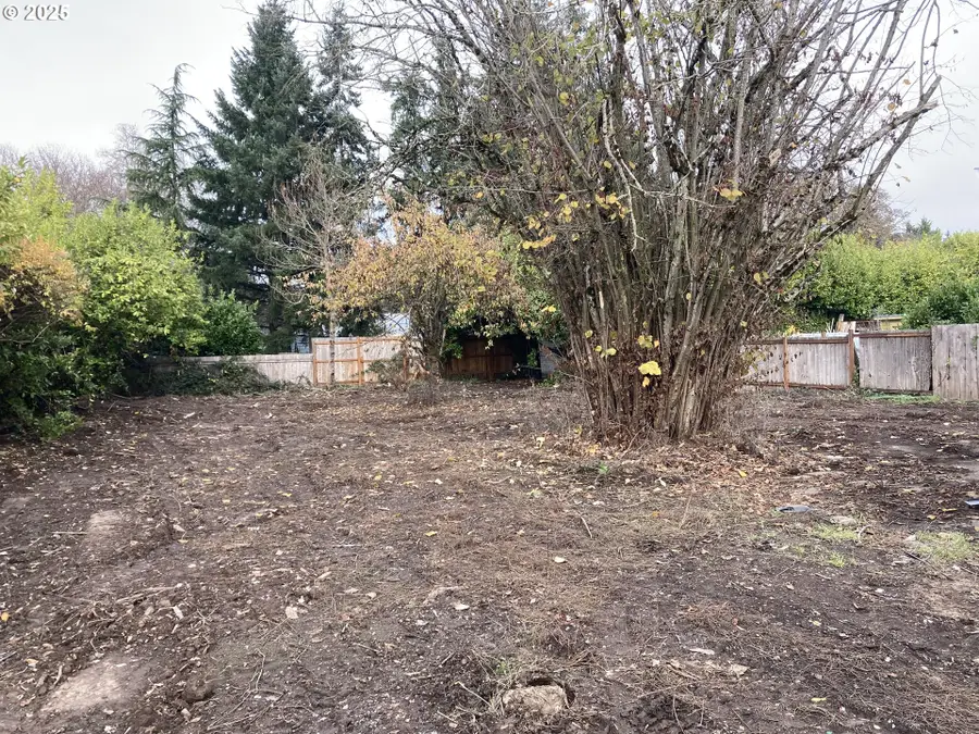 295 Knapp Ln, Eugene, OR 97404 - Image #2