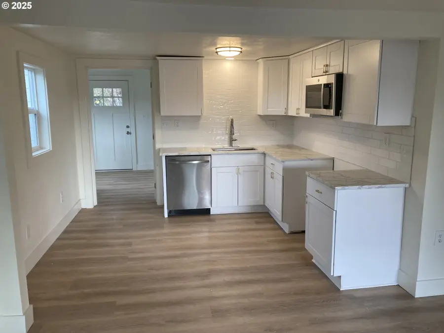 295 Knapp Ln, Eugene, OR 97404 - Image #3