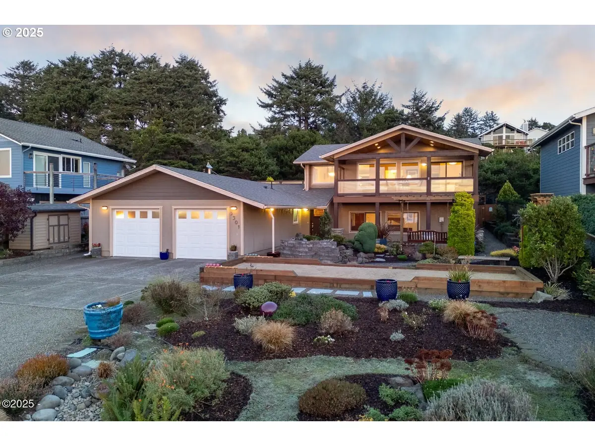 3301 NW Hidden Lake Dr, Waldport, OR 97394 - Image #1