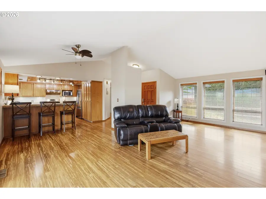 361 72nd Pl, Springfield, OR 97478 - #3