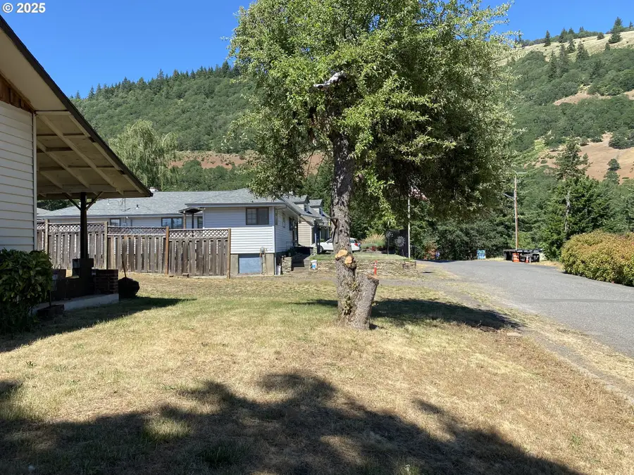 782 NE Center St, White Salmon, WA 98672 - Image #3