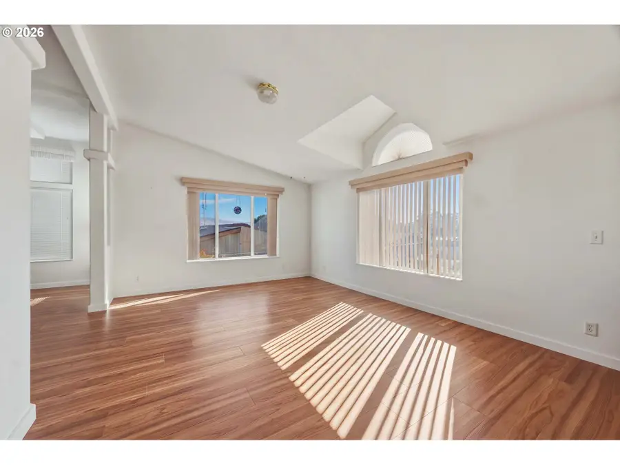 1009 Honey Do St, The Dalles, OR 97058 - #2