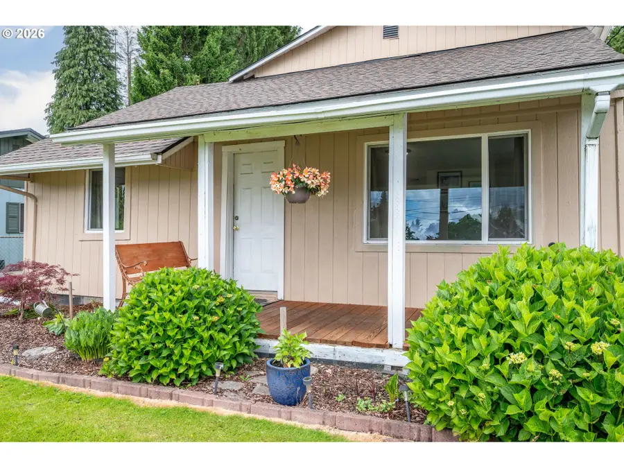 3284 Oak St, Longview, WA 98632 - #3