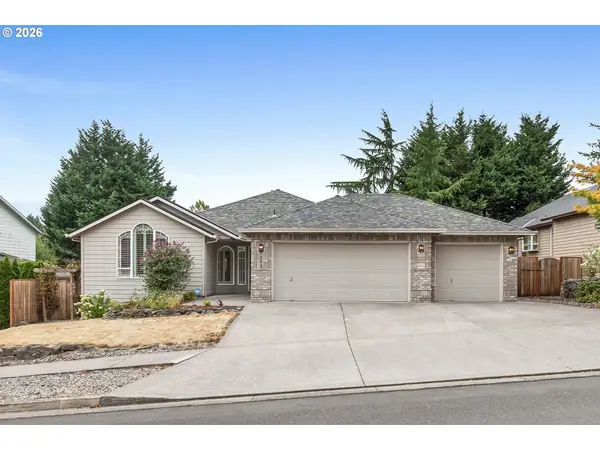 1251 SE Glacier Ln, Gresham, OR 97080