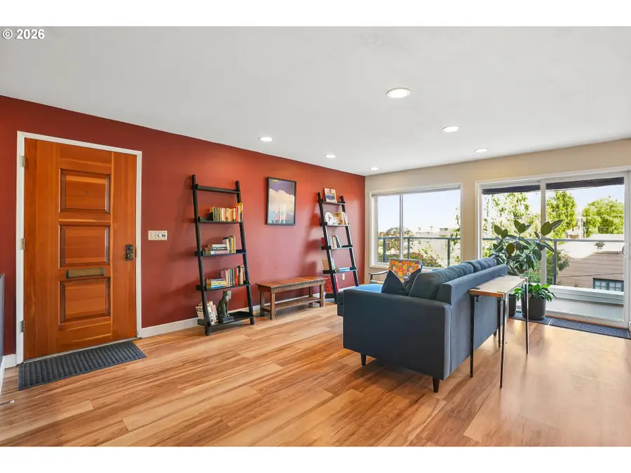 2340 SW Cactus Dr, Portland, OR 97205 - #2