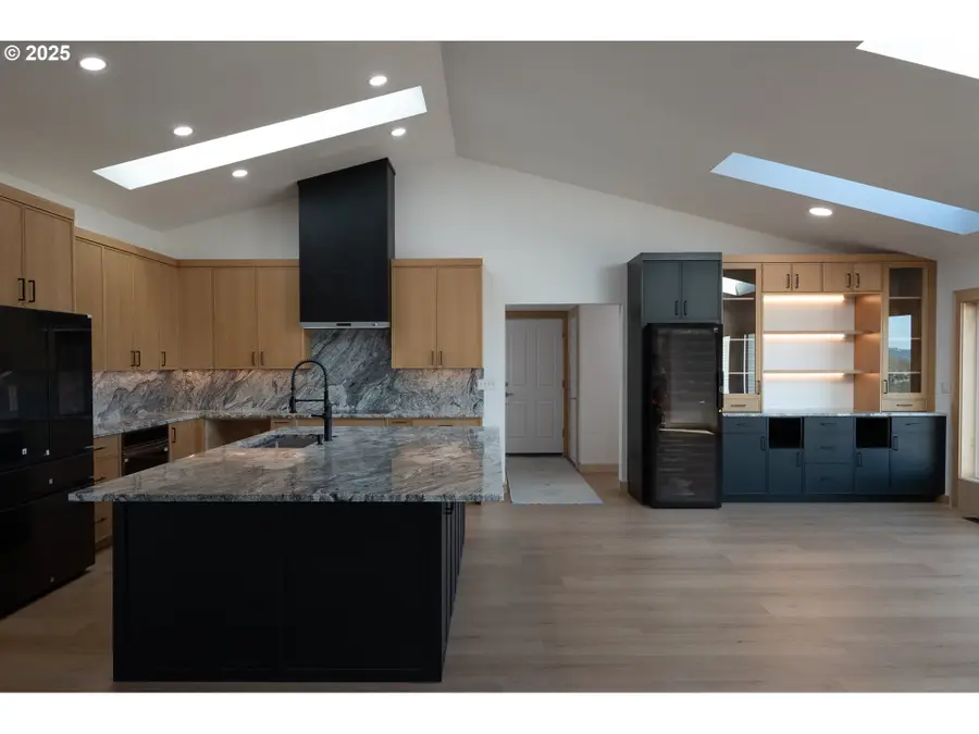 383 Ridgecrest Dr, Roseburg, OR 97470 - Image #2