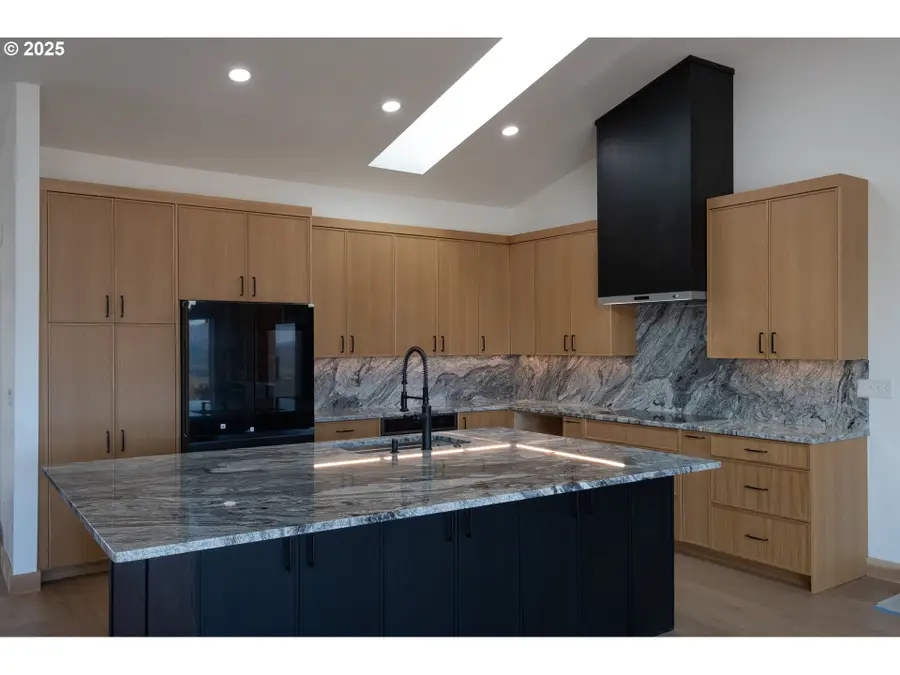 383 Ridgecrest Dr, Roseburg, OR 97470 - Image #3