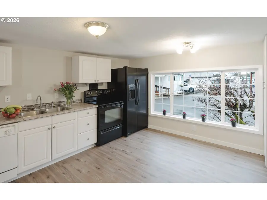 505 Leroy Ave #J, Molalla, OR 97038 - #3