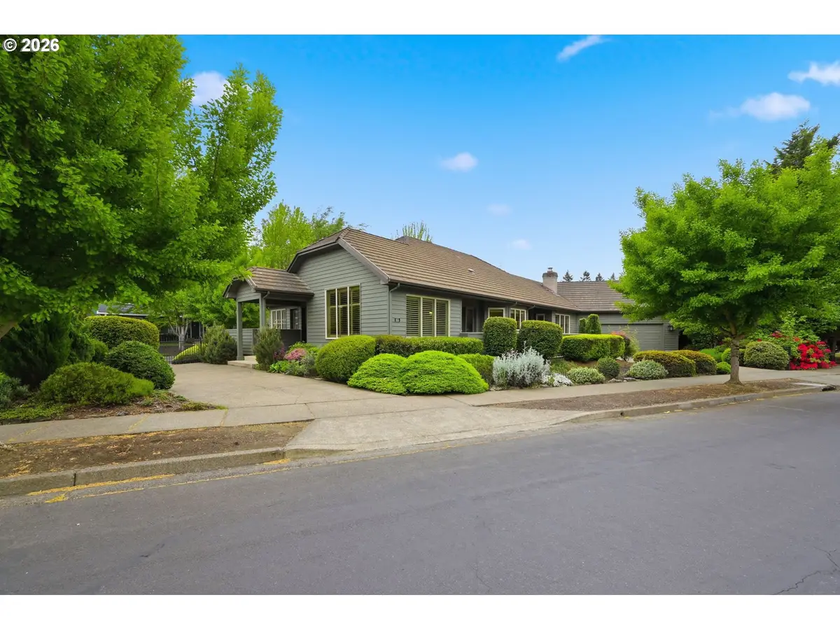 835 Fairway View Dr, Eugene, OR 97401 - #1