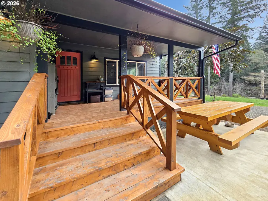 95725 Onyx St, Gold Beach, OR 97444 - #2