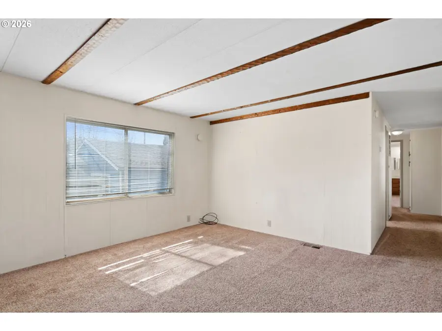 1566 Laura St, Springfield, OR 97477 - #3