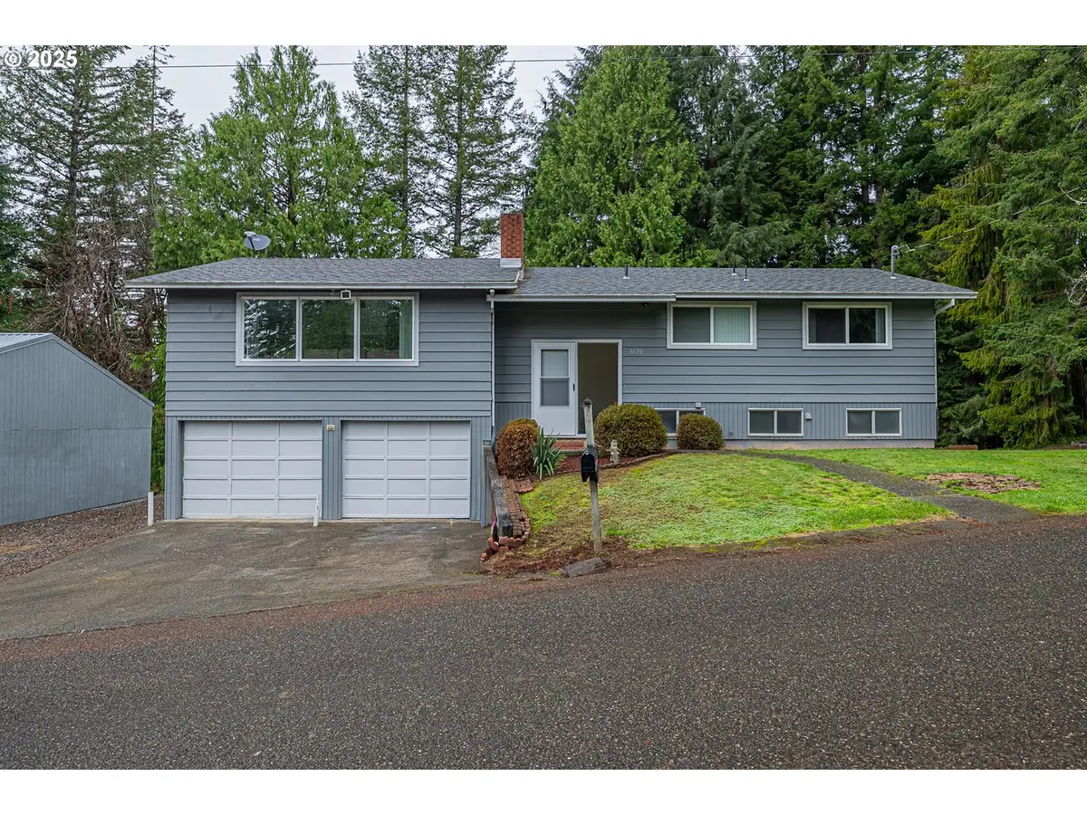 1070 E 15th St, Coquille, OR 97423 - #1