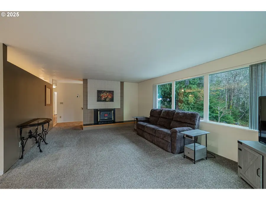 1070 E 15th St, Coquille, OR 97423 - #3