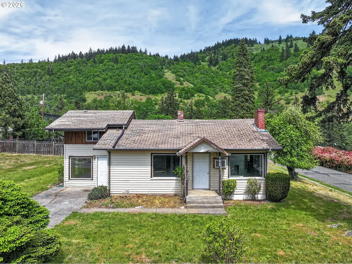 782 NE Center St, White Salmon, WA 98672 - #1