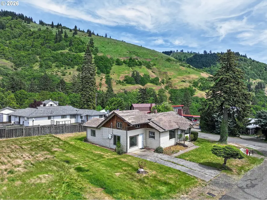 782 NE Center St, White Salmon, WA 98672 - #2
