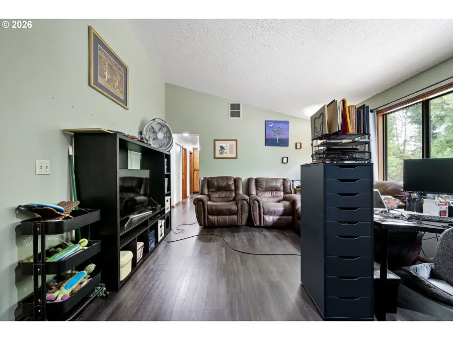 25181 Cheney Dr, Veneta, OR 97487 - #3