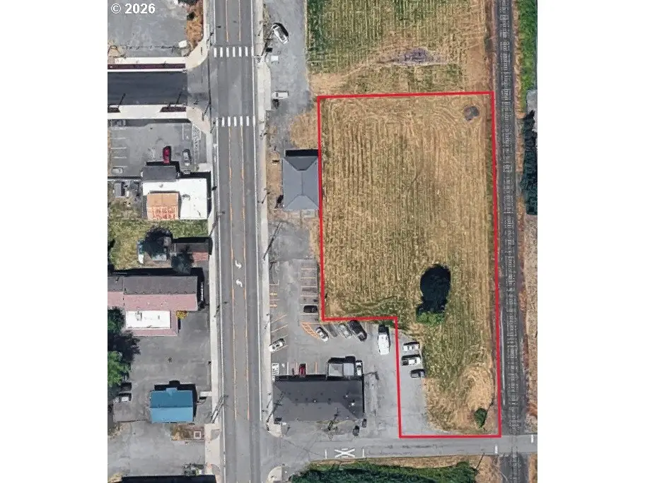 180 SE 10th St, Dundee, OR 97115 - #1