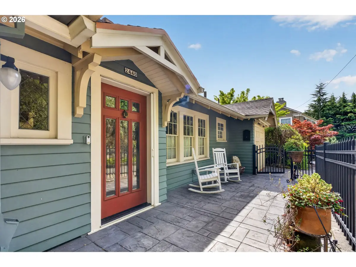 2440 SW Hoffman Ave, Portland, OR 97201 - #1