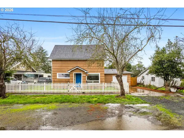 456 Log Cabin St, Independence, OR 97351