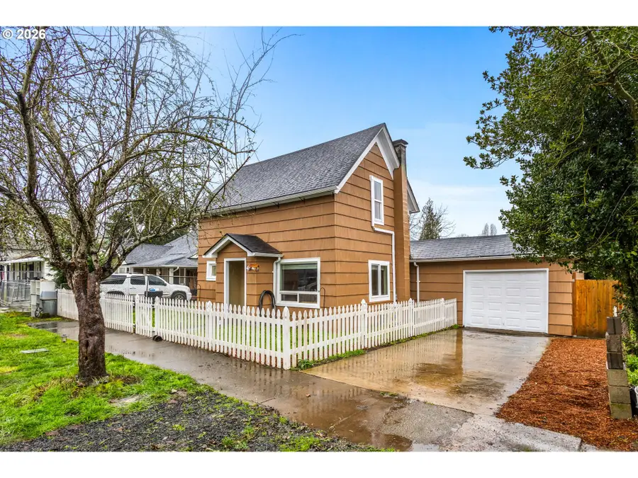 456 Log Cabin St, Independence, OR 97351 - #2