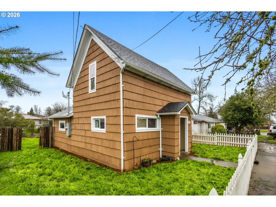 456 Log Cabin St, Independence, OR 97351 - #3