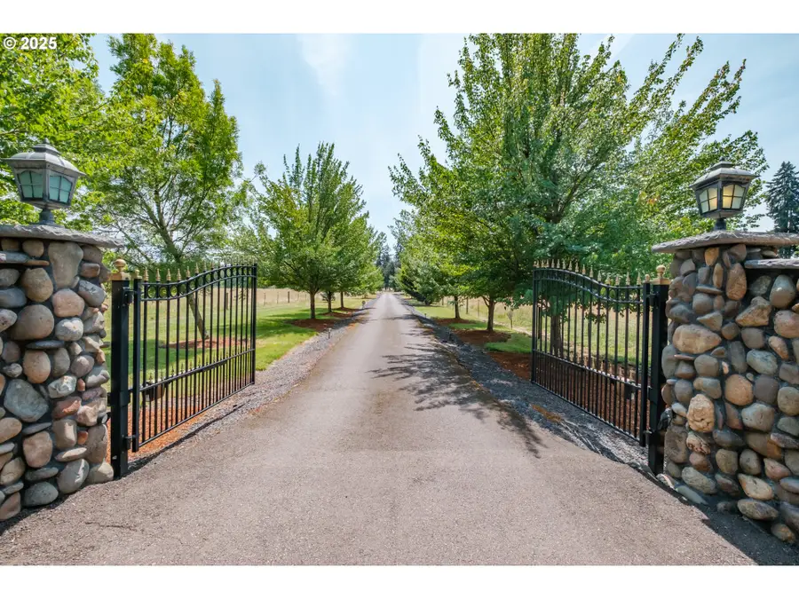 28450 Pleasant Valley Rd, Sweet Home, OR 97386 - Image #2