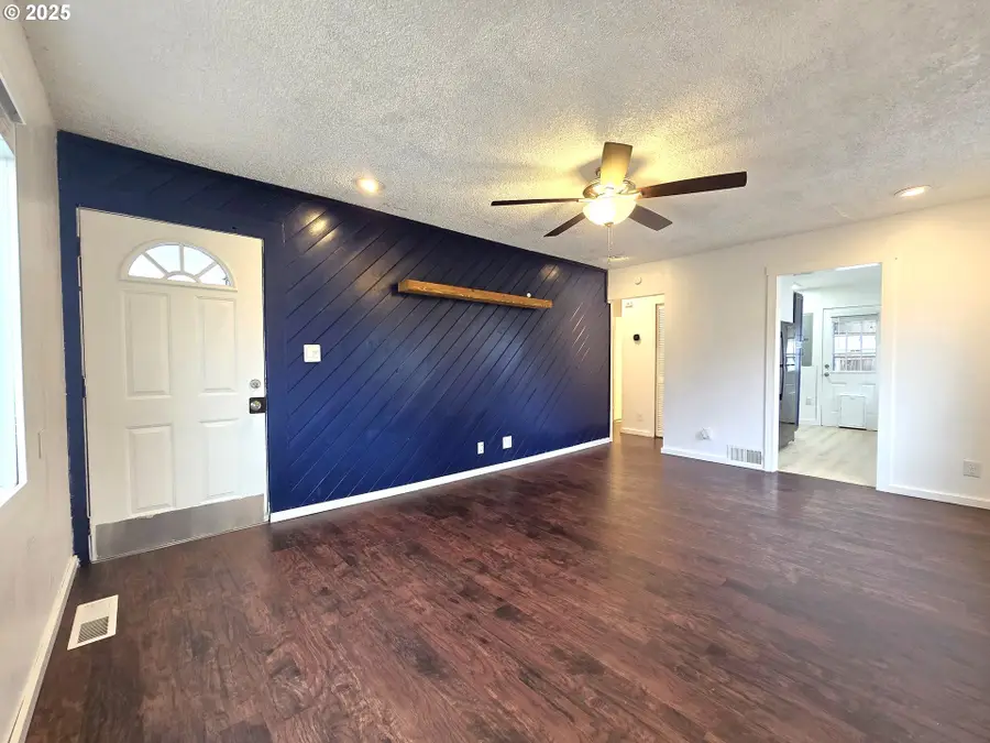 460 E Sunset Dr, Hermiston, OR 97838 - Image #2