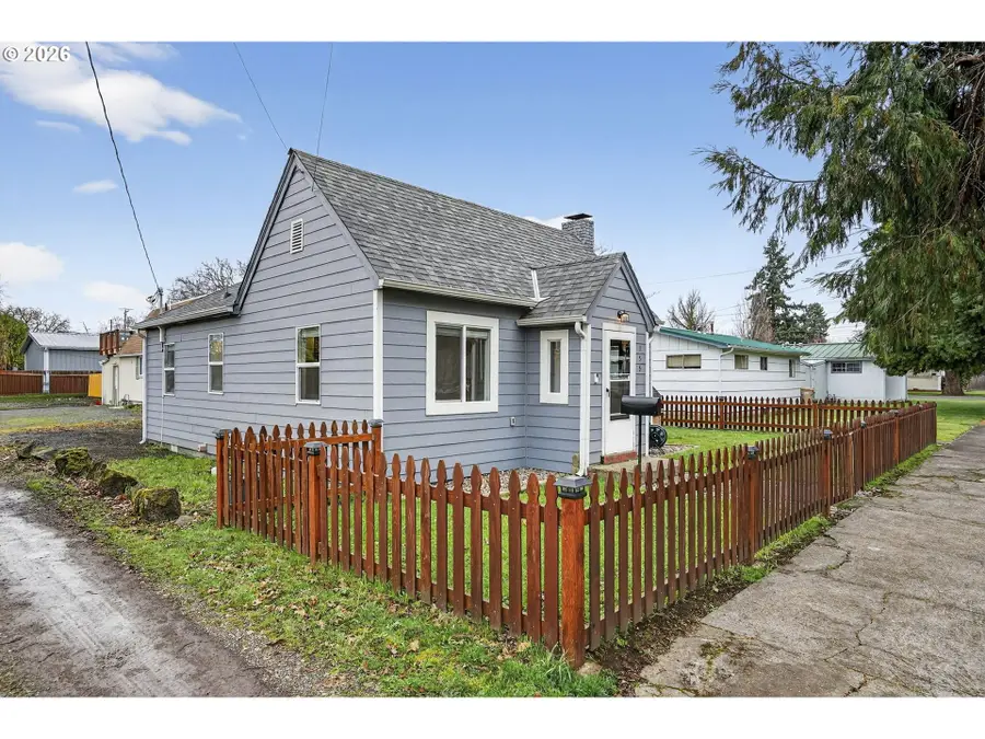 155 E Rose St, Lebanon, OR 97355 - #2