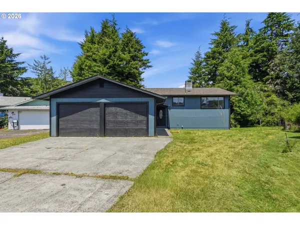 471 Camellia Ct, Reedsport, OR 97467