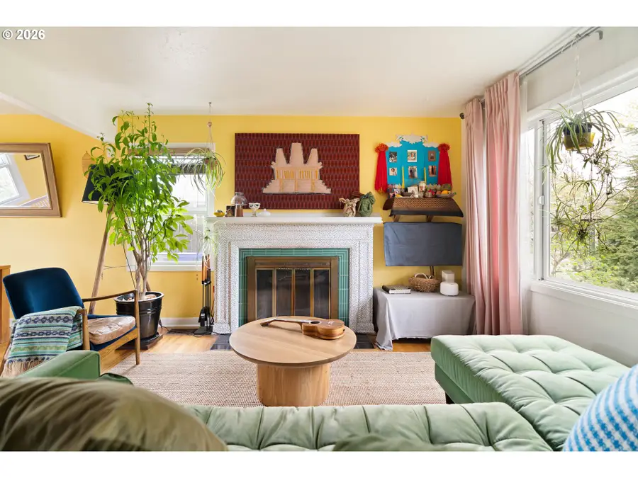 9018 SE Mill St, Portland, OR 97216 - #3