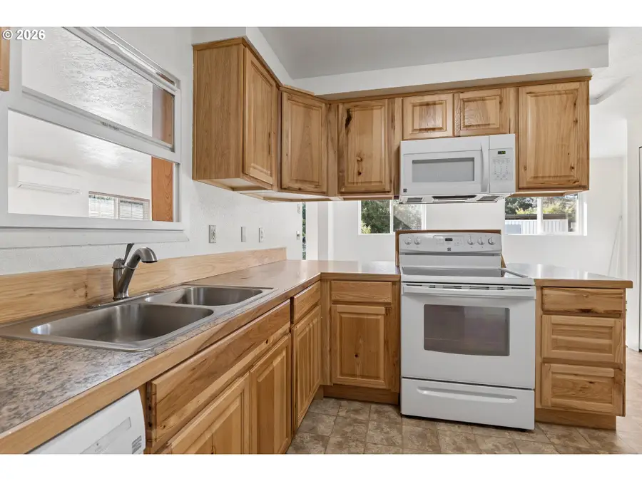 82600 Green Valley St, Creswell, OR 97426 - #3