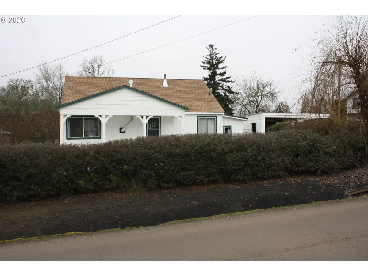 882 NE Rifle Range St, Roseburg, OR 97470 - Image #1