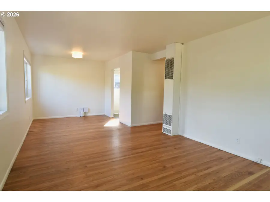 5800 SE Woodstock Blvd, Portland, OR 97206 - #3