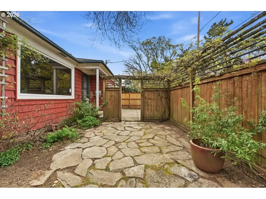 5823 SE Insley St, Portland, OR 97206 - #3