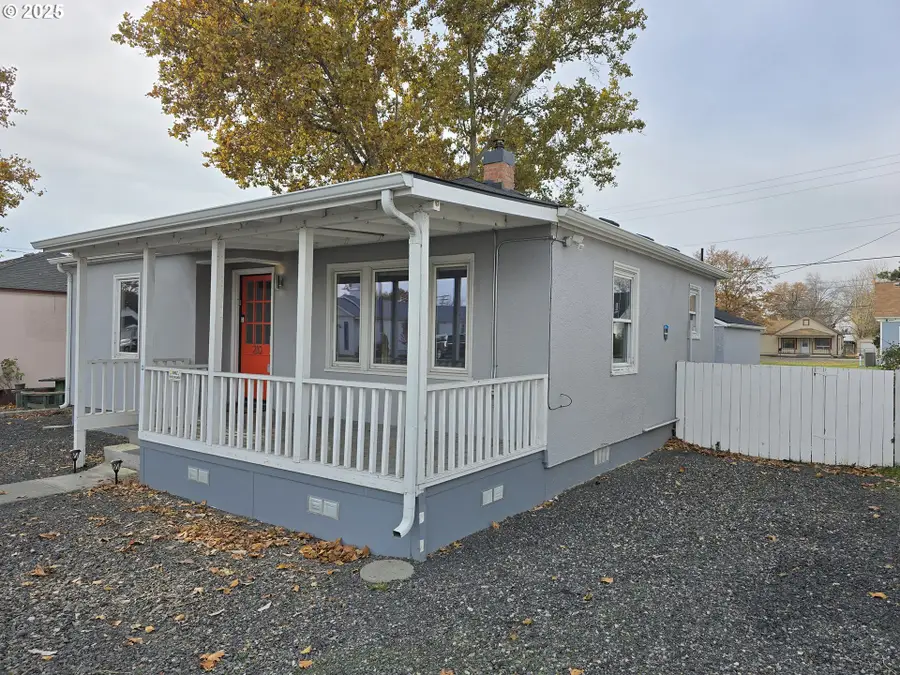 210 SW 3rd St, Hermiston, OR 97838 - Image #2