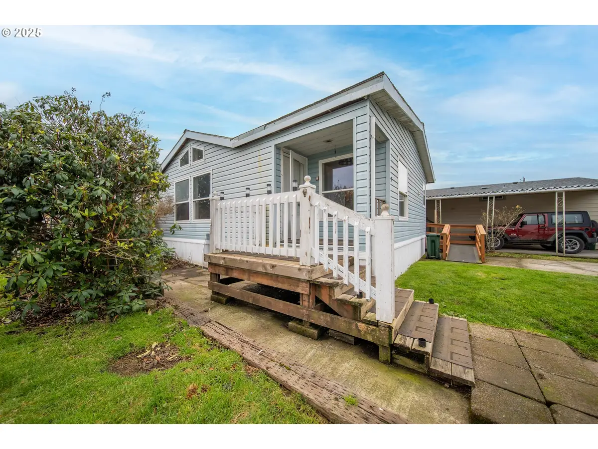 1413 Hawthorne Ave, Reedsport, OR 97467 - Image #1